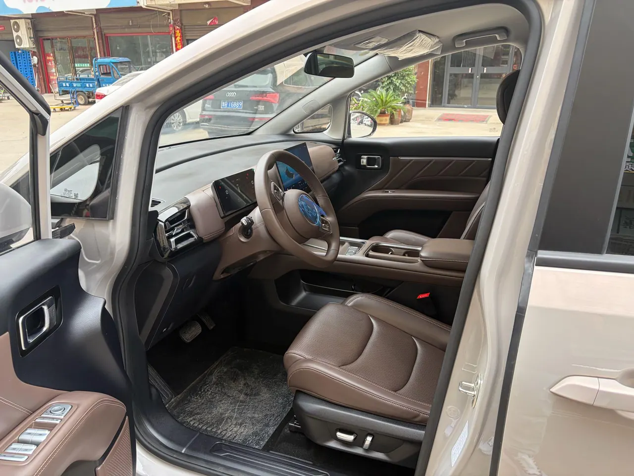 WuLing 2025 Starlight 730 500km Luxury Automatic Gear 5