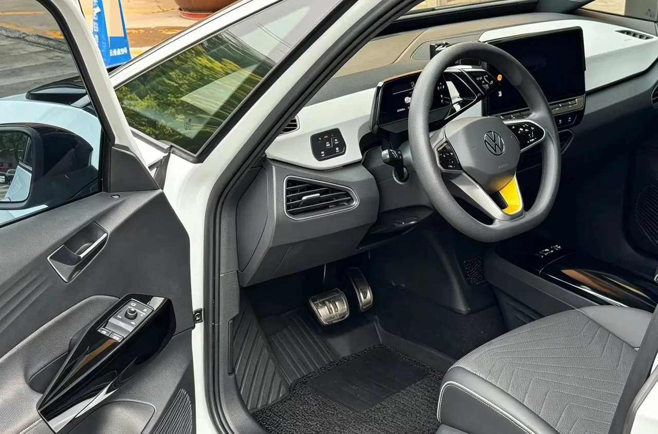 Volkswagen 2023 ID. 3 Upgraded Pure Smart Edition, Automatic Transmission 4