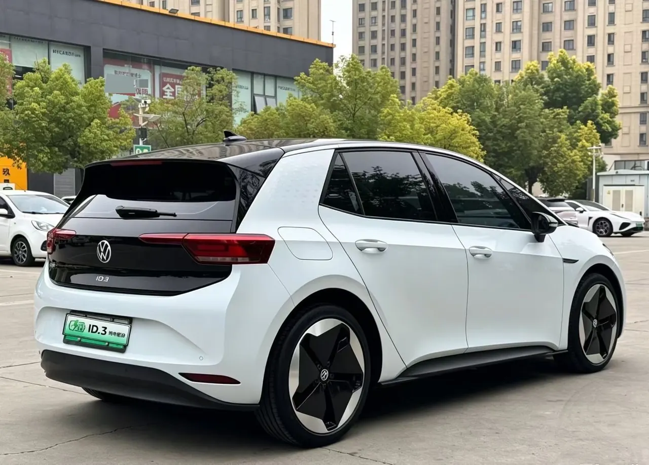 Volkswagen 2023 ID. 3 Upgraded Pure Smart Edition, Automatic Transmission 9