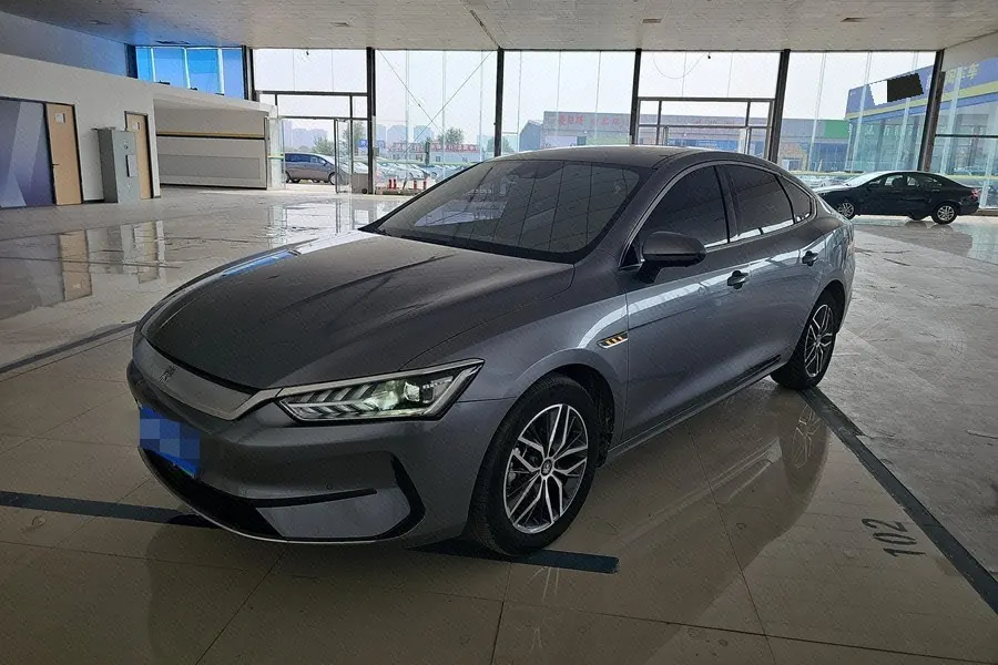 Открыть галерею: BYD 2021 Qin PLUS EV 500KM Honorable Automatic Gear