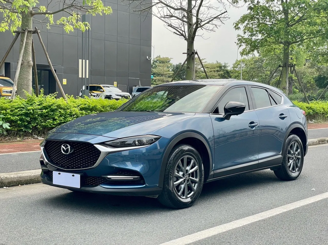 Открыть галерею: Mazda 2020 CX-4 100.00g Drive Blue Sky Youth Edition Automatic Gear