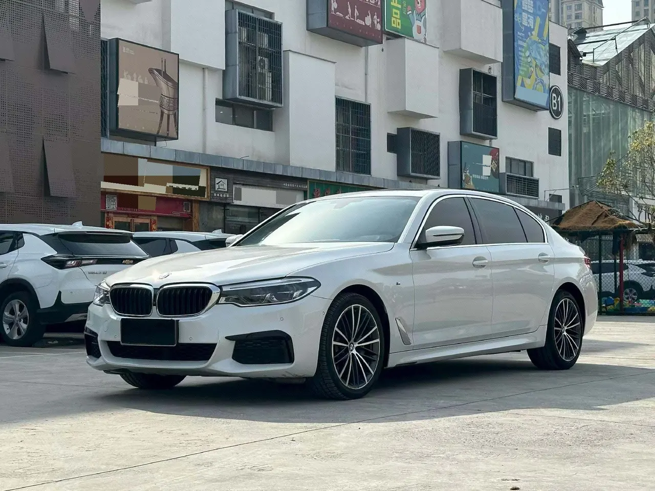 Open image lightbox: BMW 5 Series 2020 530Li 2.0T Leading M Sports Suit Automatic Gear