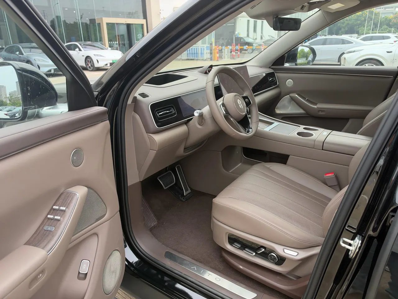 AITO 2026 AITO M7 extended range Ultra 4-wheel drive version 5 (192-line laser Radar) automatic gear 3