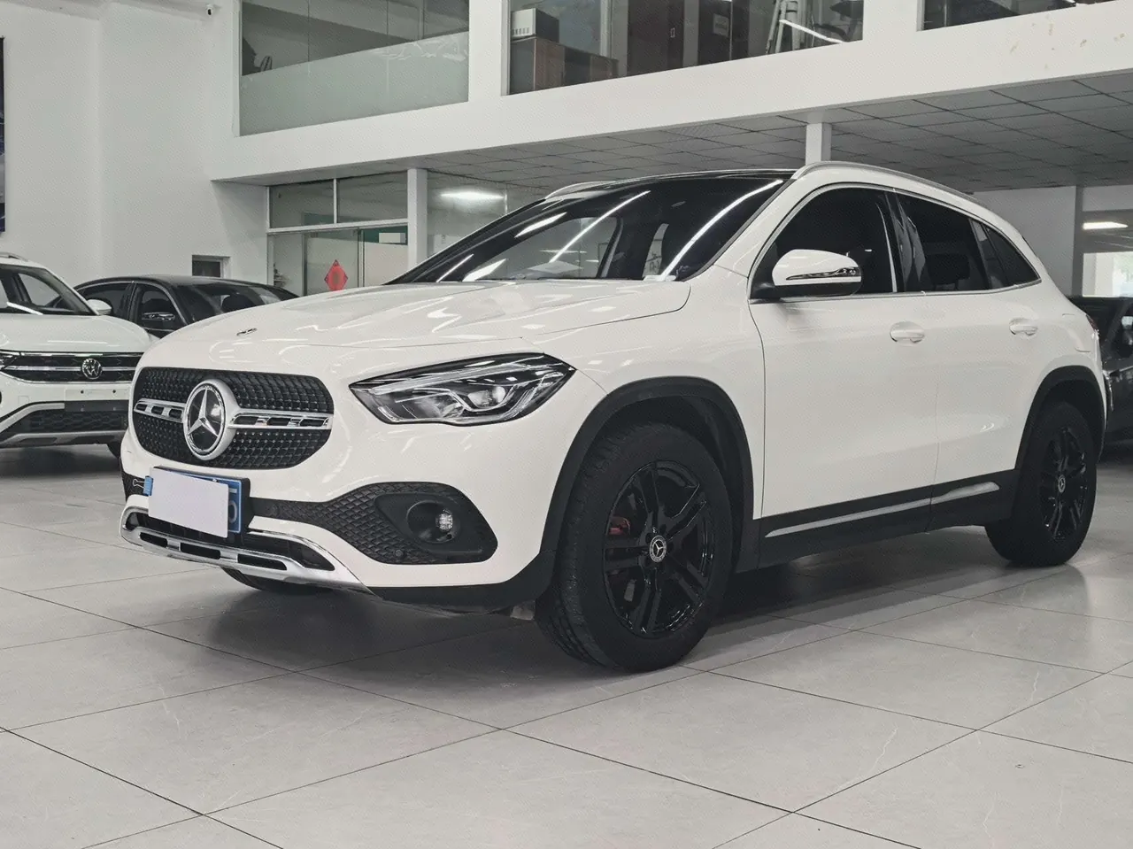 Открыть галерею: Mercedes Benz 2023 GLA 200 1.3T automatic gear