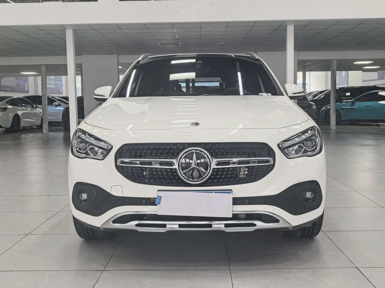 Mercedes Benz 2023 GLA 200 1.3T automatic gear 2