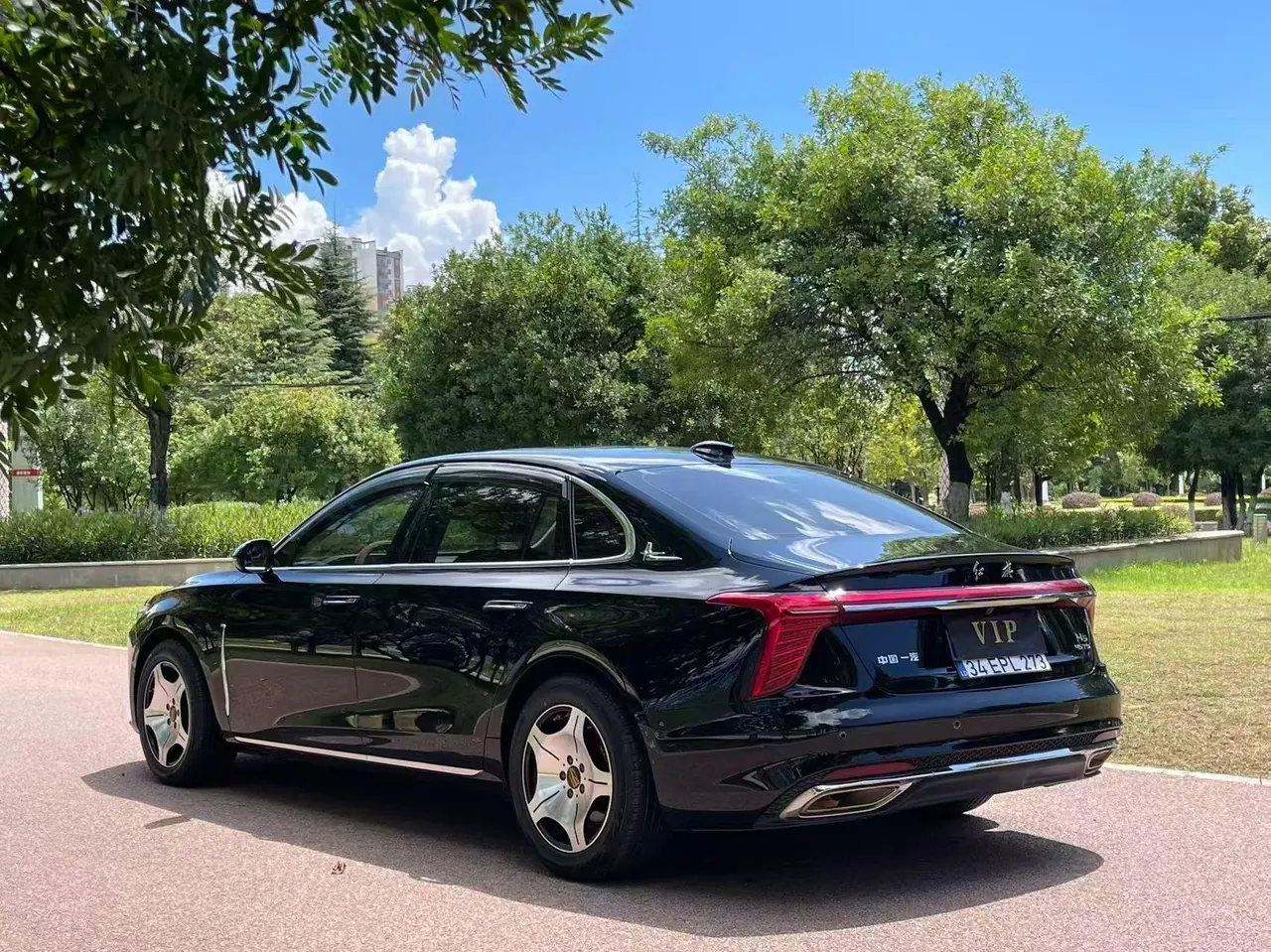HongQi 2023 H5 2.0T Zhilian Flag Edition Automatic Gear 7