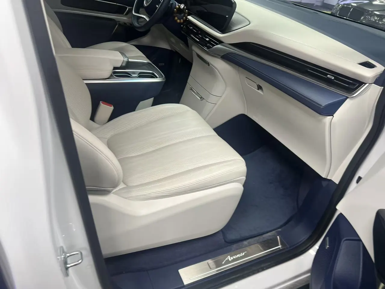 Buick 2023 Century 48V 2.0T Yunshi Edition 6-seat Automatic Gear 2