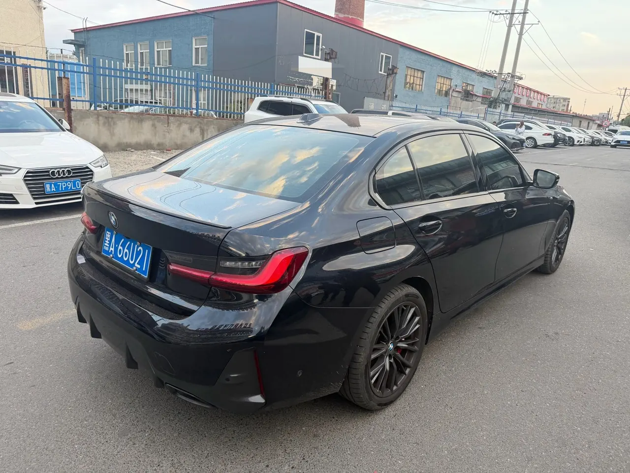 BMW 3 Series 2023 325Li 2.0T M Sports Obsidian Night Suit Automatic Gear 4
