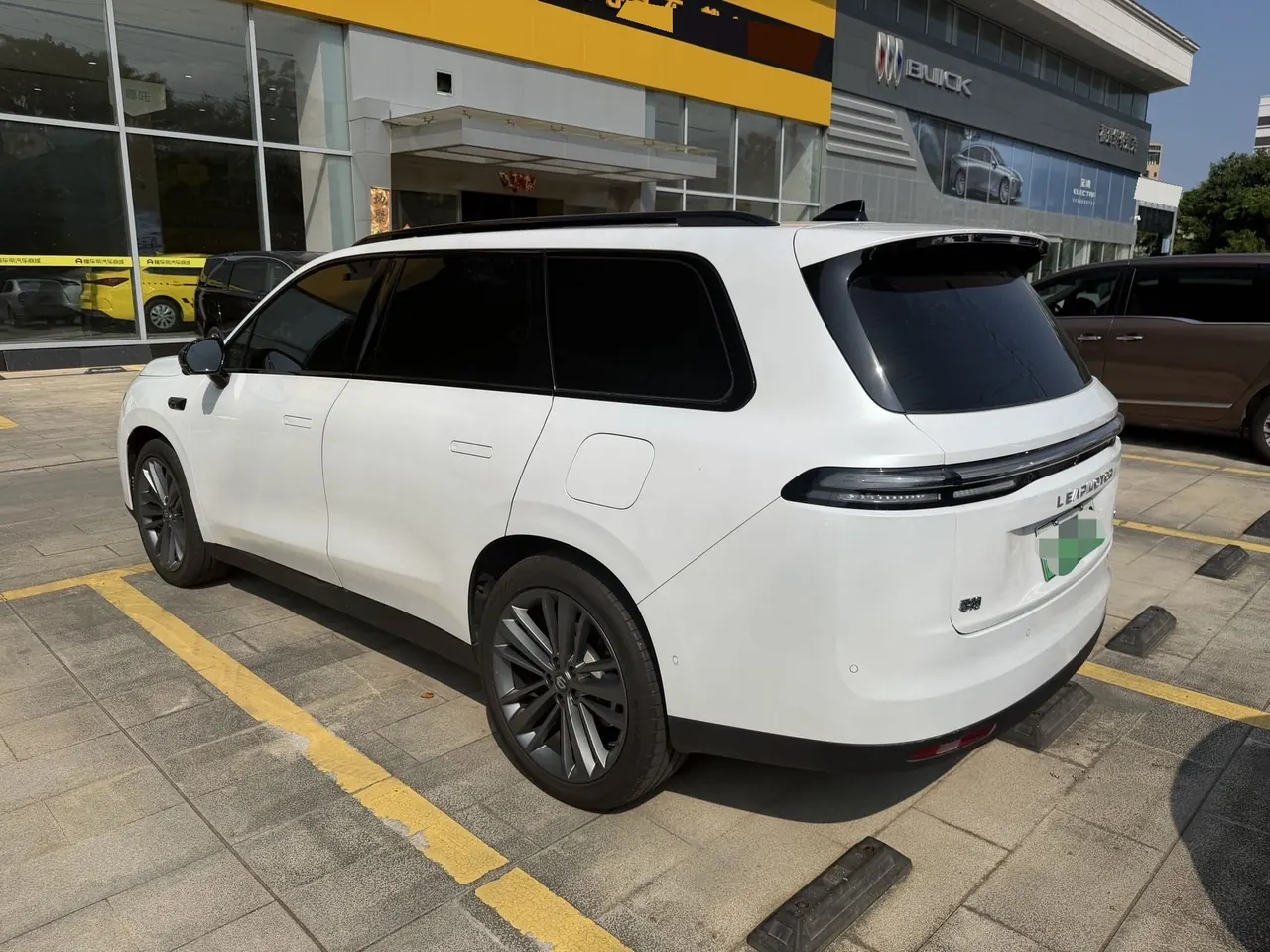 Leapmotor 2026 C 16 580 Premium Edition 6-seat Automatic Gear 5