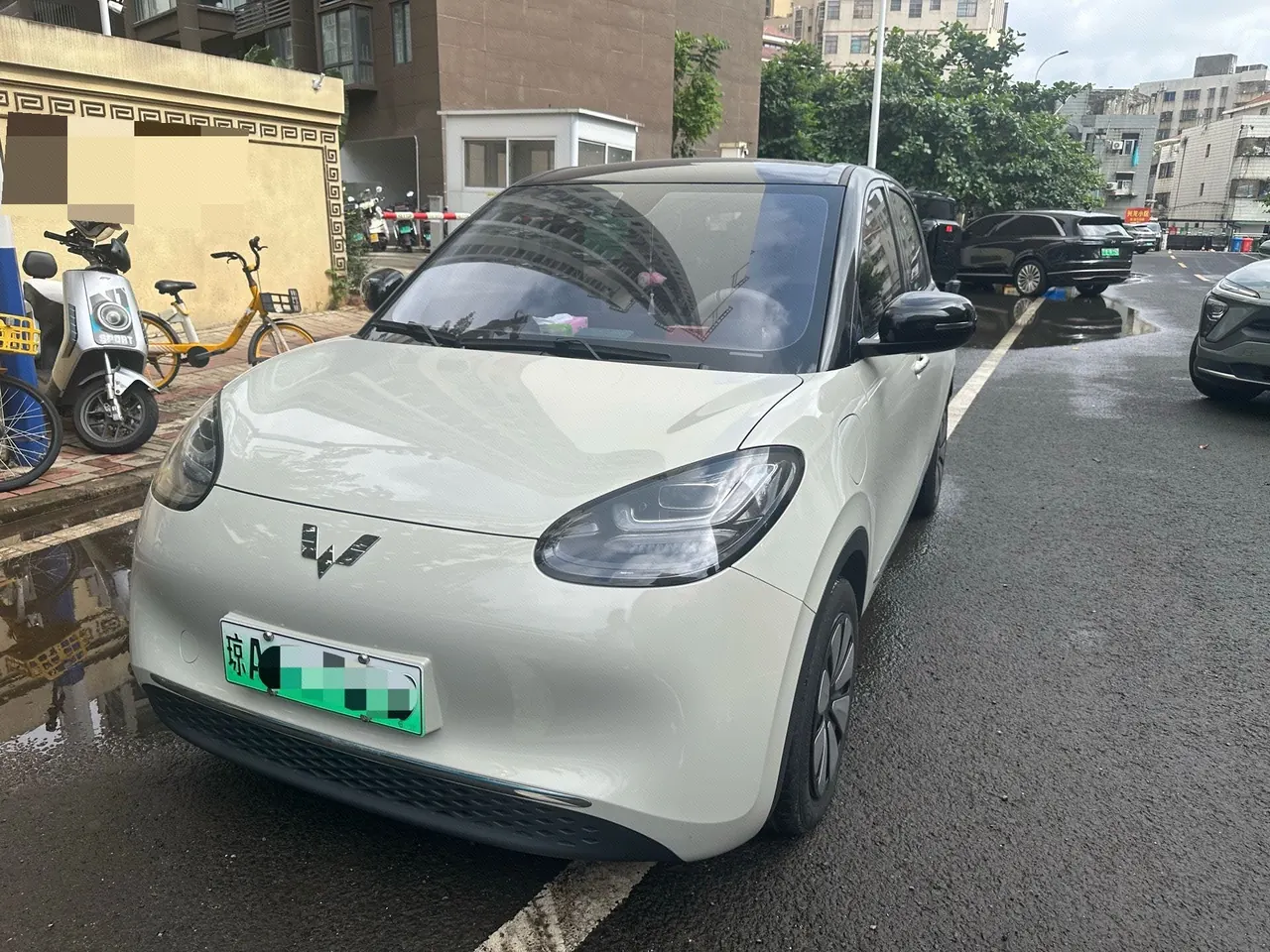 Open image lightbox: WuLing 2023 Plantronics 410km LingBox Exclusive Automatic Transmission
