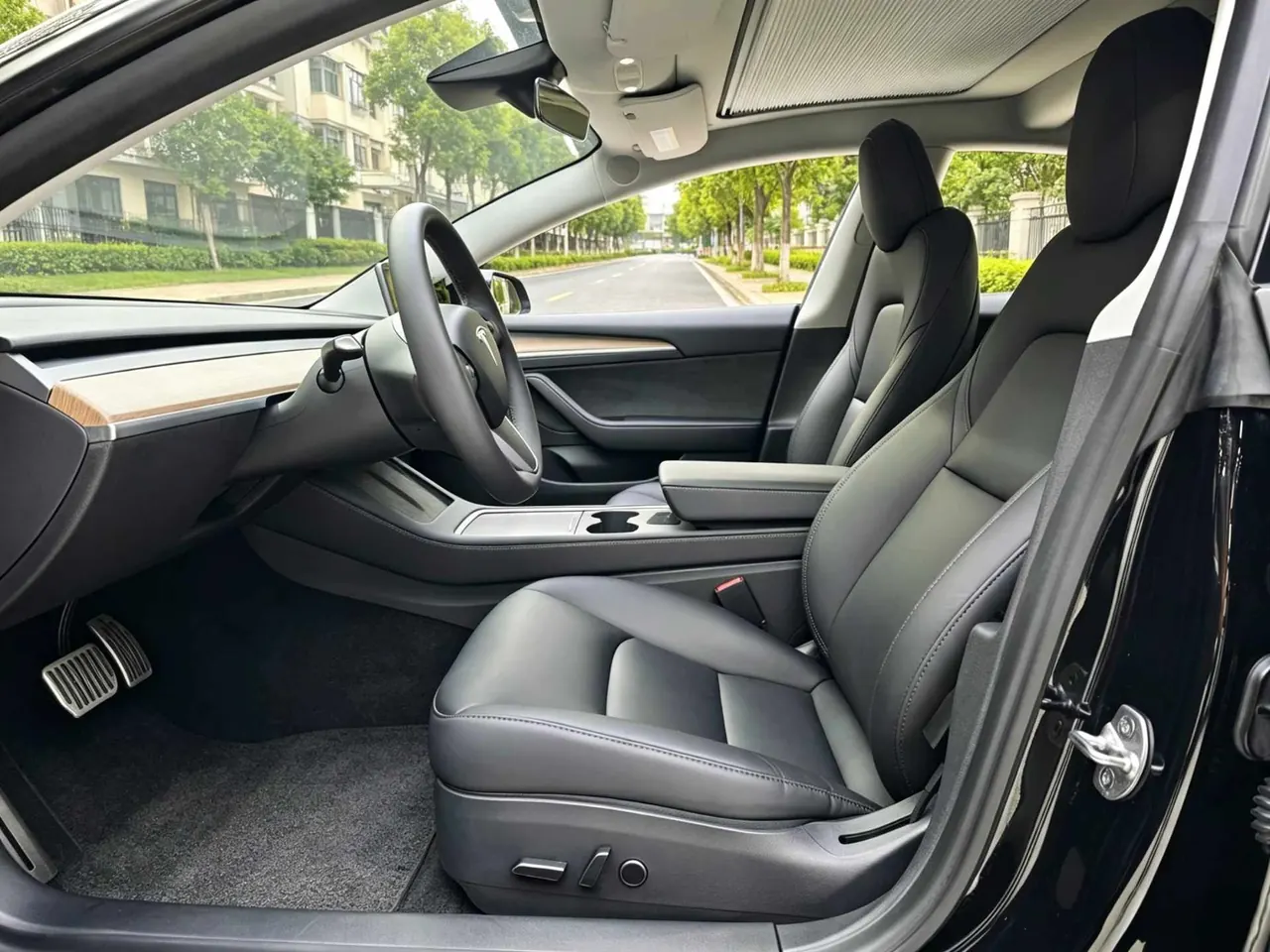 Tesla 2022 Model 3 rear-wheel drive version of automatic transmission 3