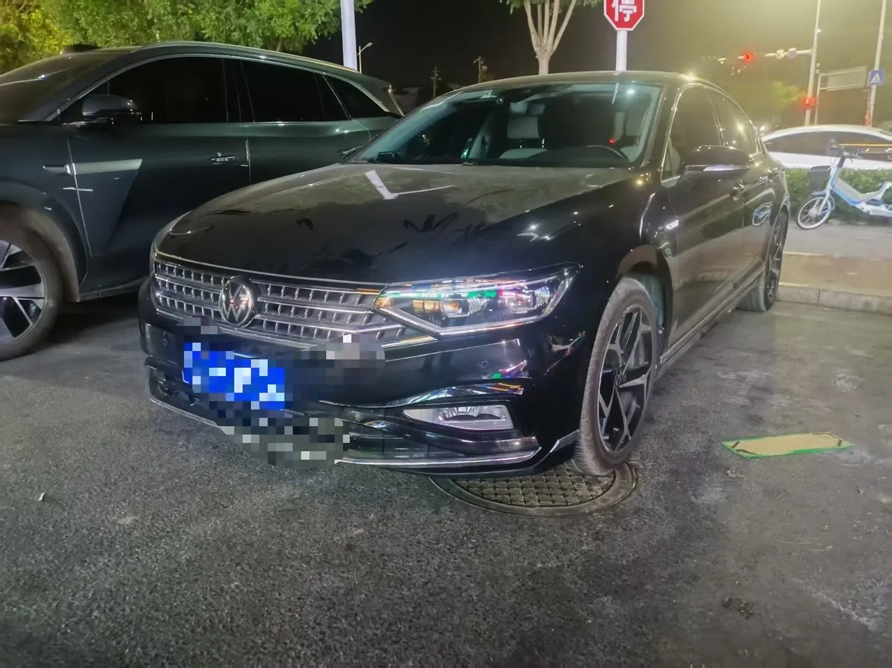Open image lightbox: Volkswagen 2023 Magotan 2.0TSI 330TSI 2 million Commemorative Luxury Automatic Gear
