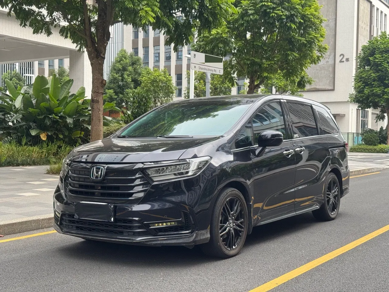 Открыть галерею: Honda 2022 Odyssey Hybrid 2.0 Stepless Sharp and Glory Edition Automatic Gear