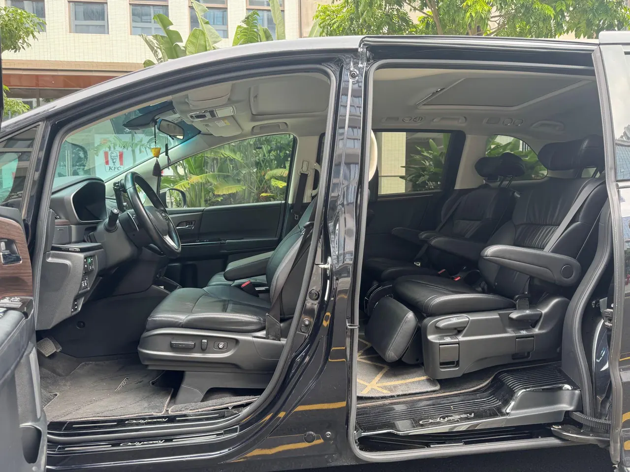 Honda 2022 Odyssey Hybrid 2.0 Stepless Sharp and Glory Edition Automatic Gear 4