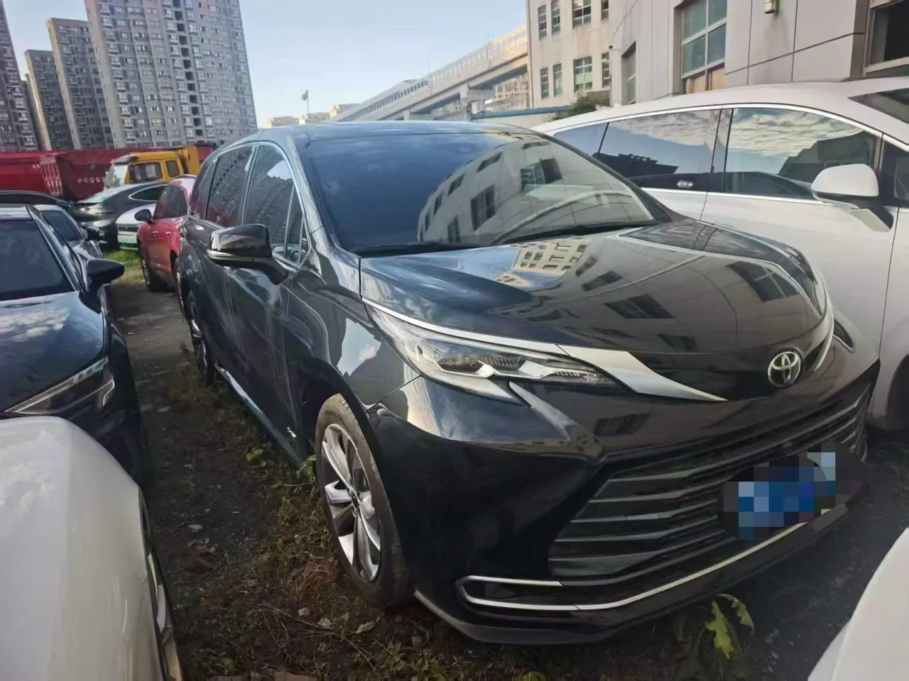 Toyota 2026 Sana 2.5 Stepless Four-wheel Drive Deluxe Edition Automatic Transmission 7