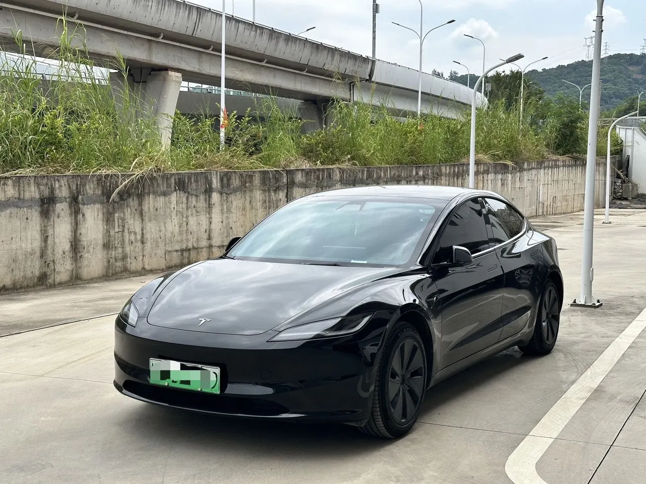 打开图片灯箱:Tesla 2023 Model 3 Rejuvenation Edition Rear Wheel Drive Automatic Transmission