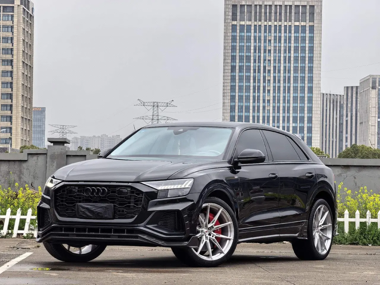 Открыть галерею: Audi Q8 (Imported) 2022 Q8 48V 3.0TFSI 55TFSI Luxury Dynamic Automatic Gear