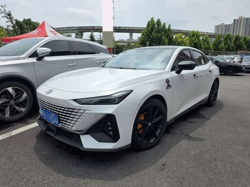 Open image lightbox: ChangAn 2022 UNI-V 1.5T honorable automatic gear