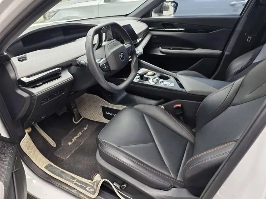 ChangAn 2022 UNI-V 1.5T honorable automatic gear 5