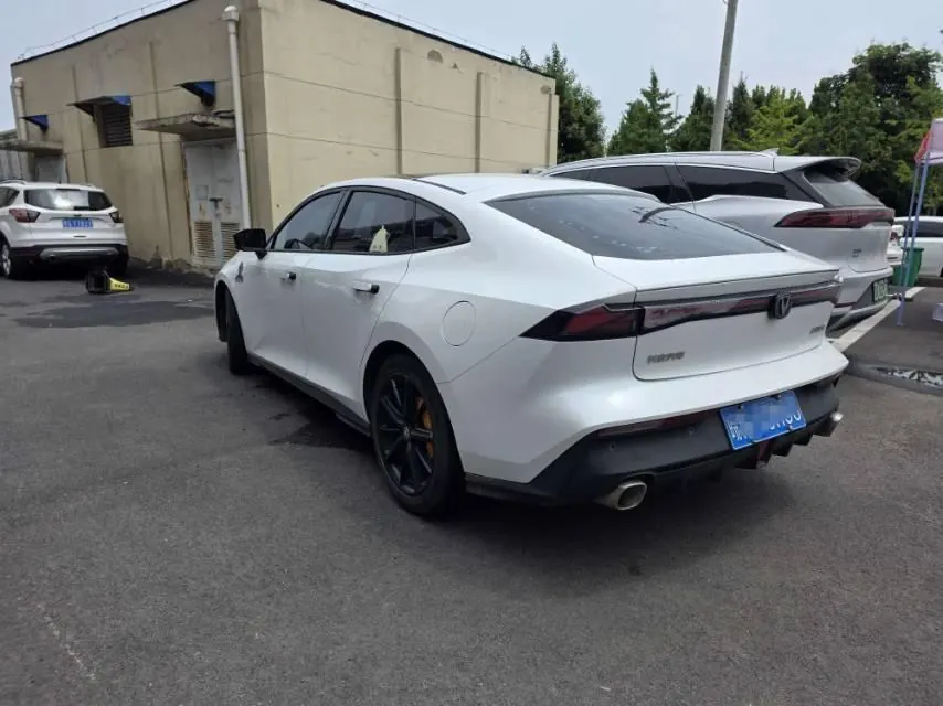 ChangAn 2022 UNI-V 1.5T honorable automatic gear 6