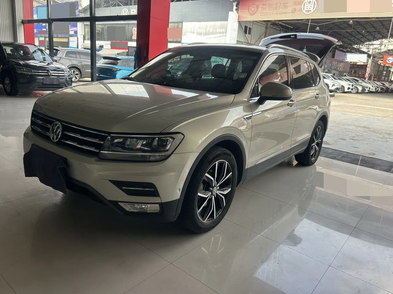 打开图片灯箱:Volkswagen 2020 Tiguan L 2.0TSI 330TSI Two-Drive Smart Deluxe Automatic Gear