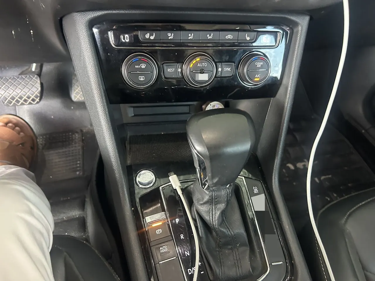 Volkswagen 2020 Tiguan L 2.0TSI 330TSI Two-Drive Smart Deluxe Automatic Gear 7