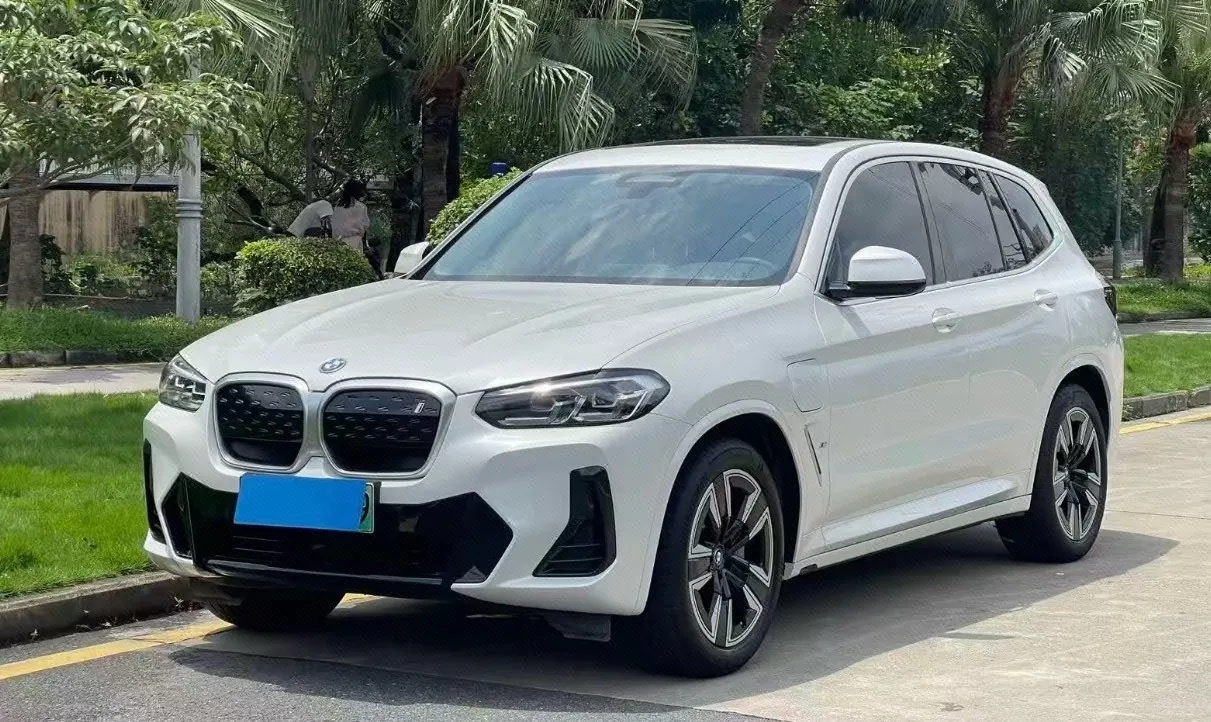 Open image lightbox: BMW 2024 iX3 leading automatic