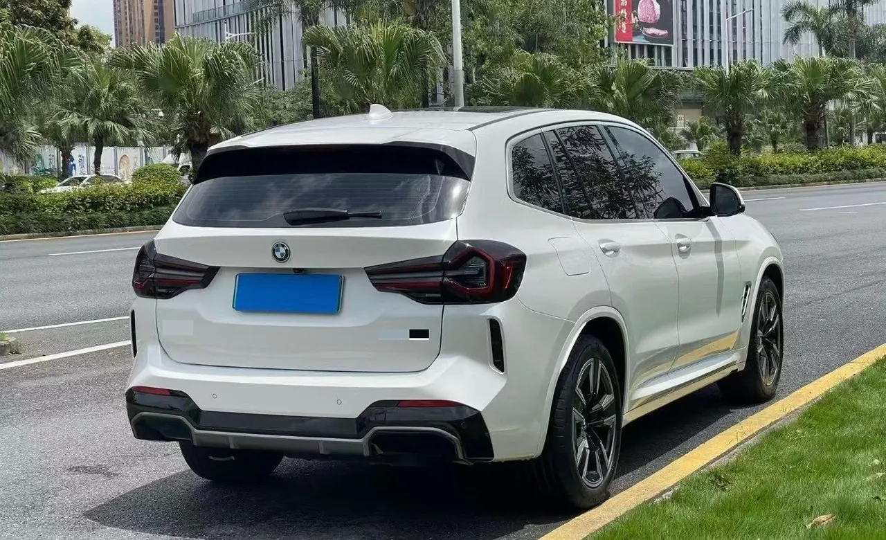 BMW 2024 iX3 leading automatic 5