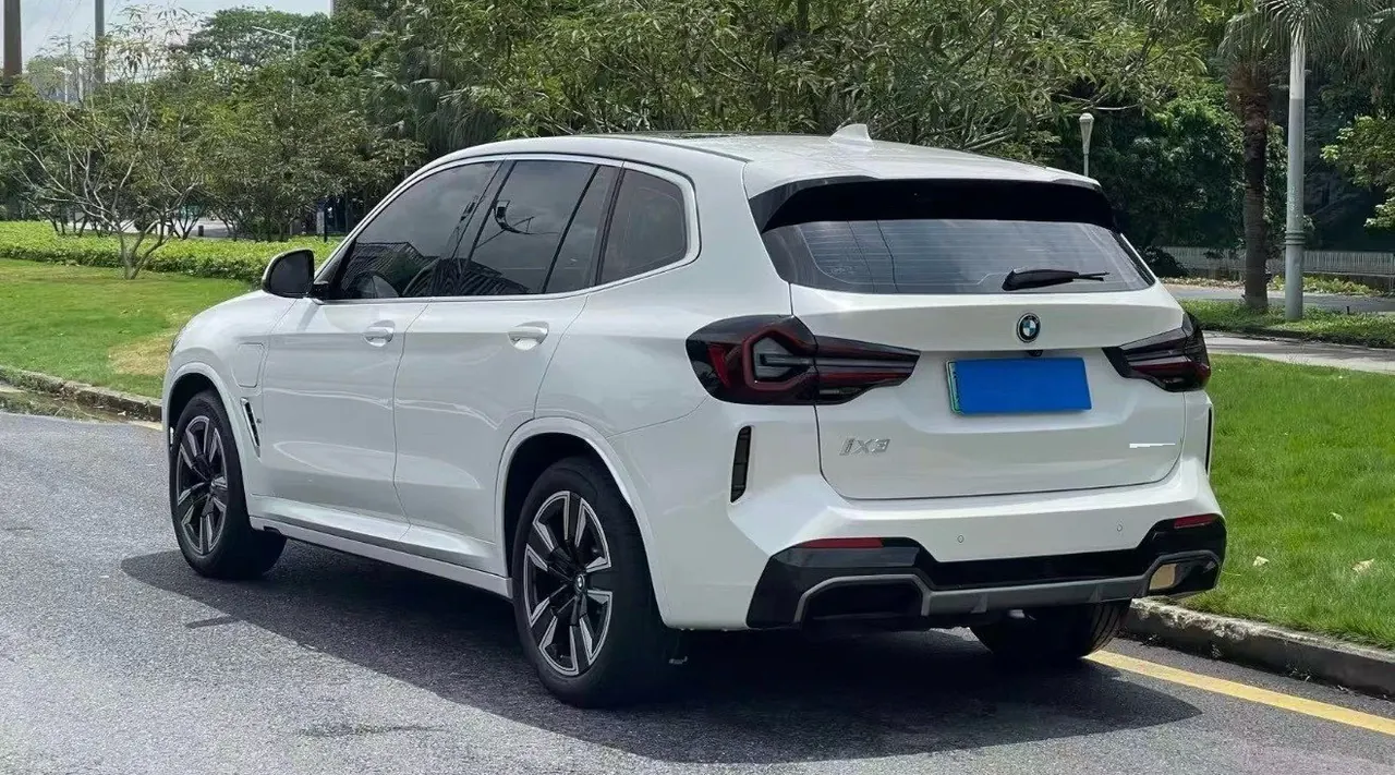 BMW 2024 iX3 leading automatic 6
