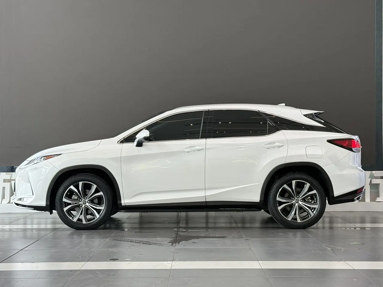 Открыть галерею: Lexus RX (Imported) 2020 RX300 2.0T Four-wheel Drive Elegant Edition (Modified) Automatic Gear