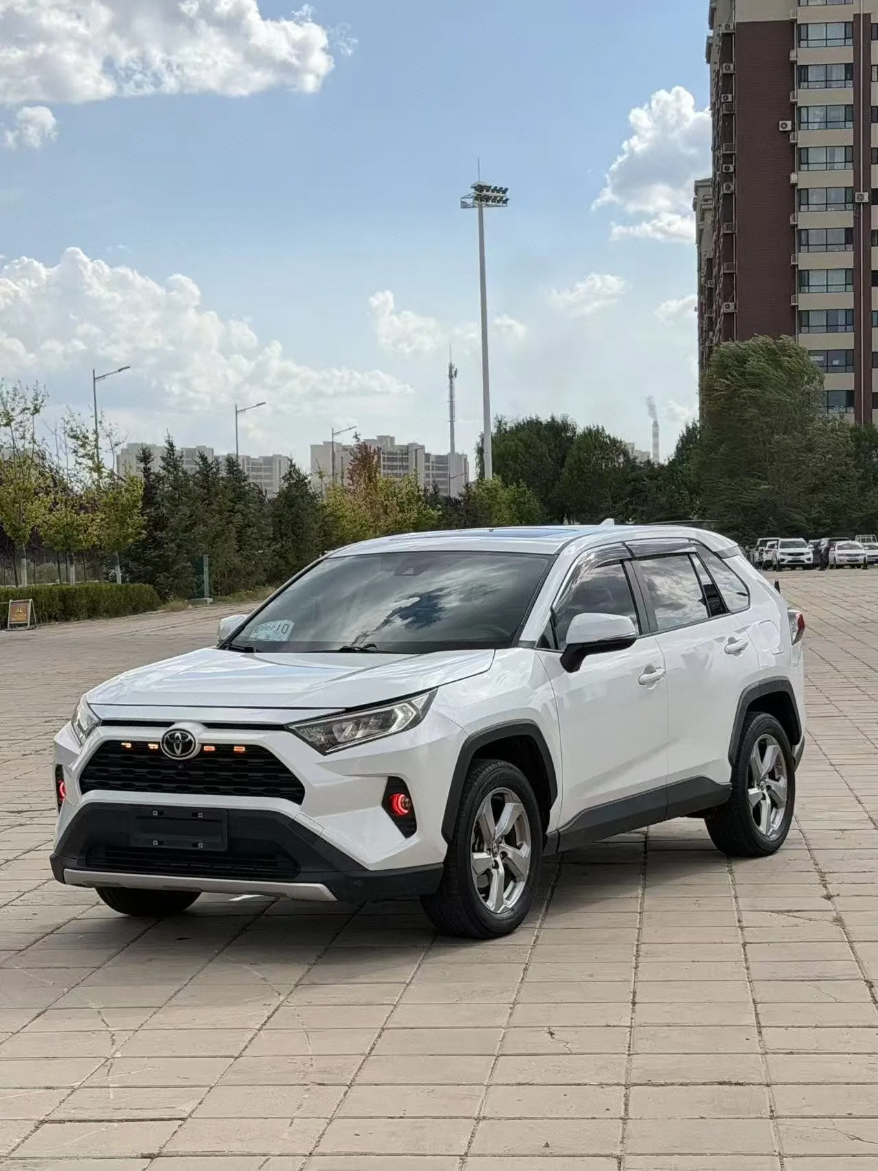 Open image lightbox: Toyota 2022 RAV4 Rongbo 2.0 Stepless Two-Drive Premium Edition Automatic Gear