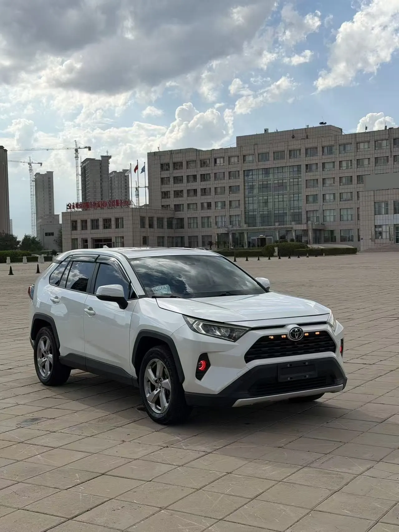 Toyota 2022 RAV4 Rongbo 2.0 Stepless Two-Drive Premium Edition Automatic Gear 5