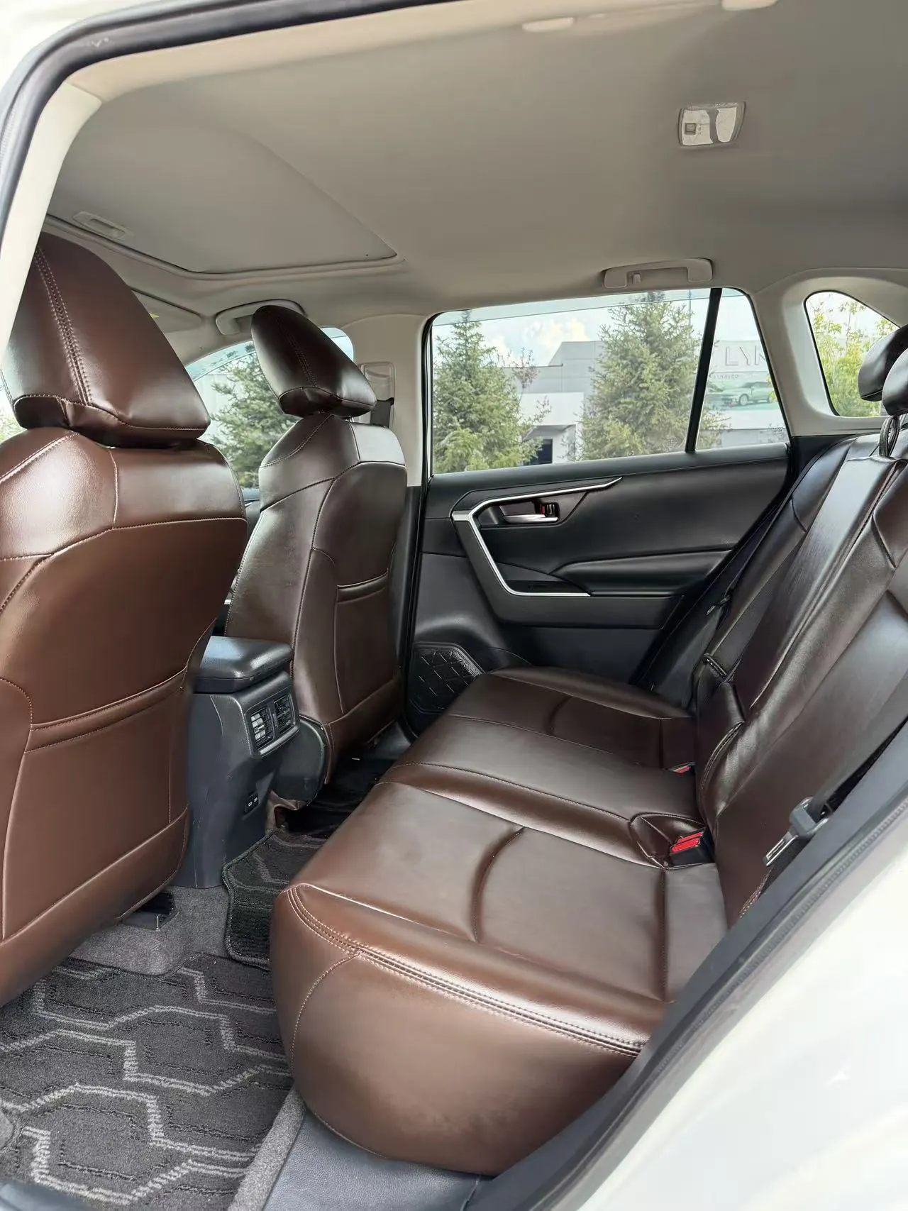 Toyota 2022 RAV4 Rongbo 2.0 Stepless Two-Drive Premium Edition Automatic Gear 8