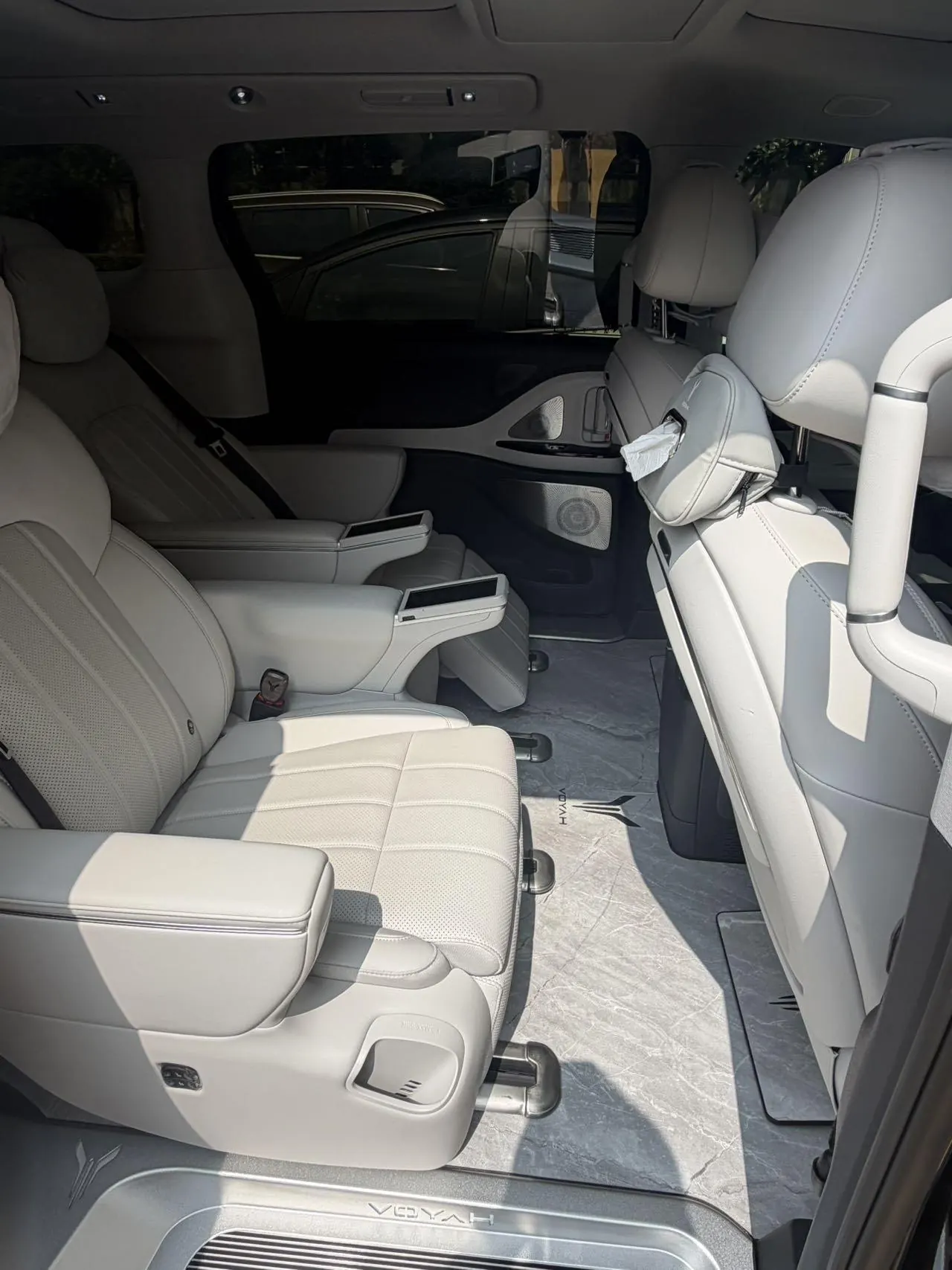 Voyah 2025 dreamers PHEV 1.5T four-wheel drive distinguished Kunpeng version automatic gear 4