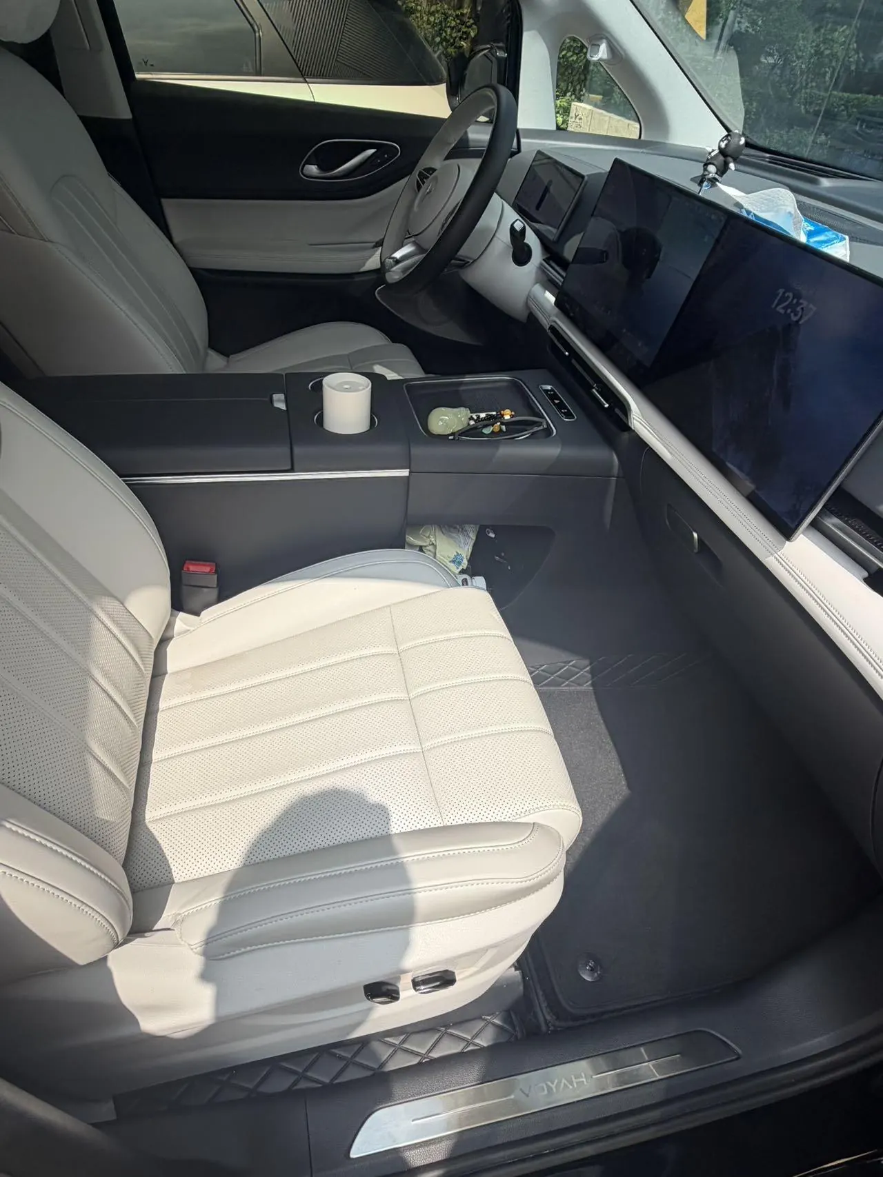 Voyah 2025 dreamers PHEV 1.5T four-wheel drive distinguished Kunpeng version automatic gear 5