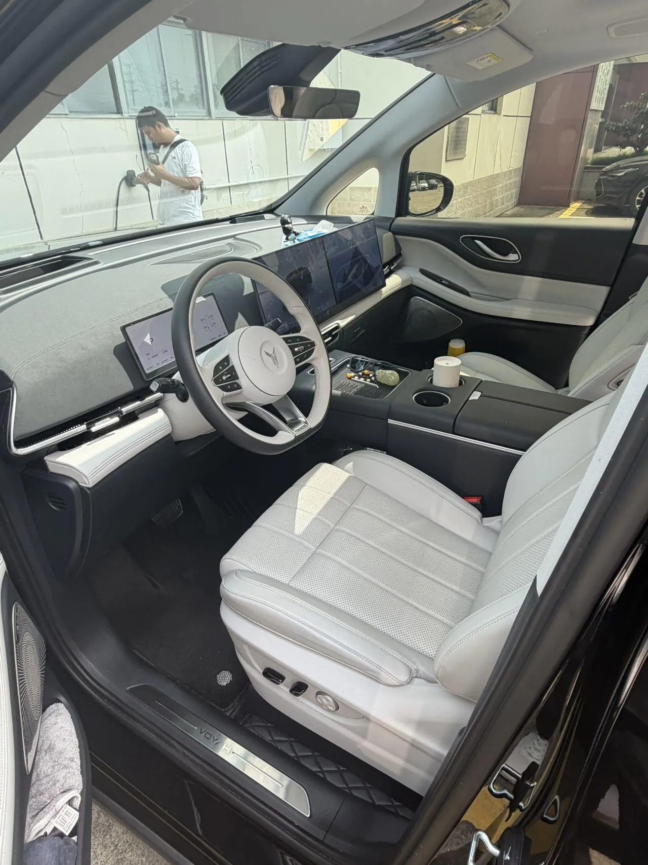 Voyah 2025 dreamers PHEV 1.5T four-wheel drive distinguished Kunpeng version automatic gear 6