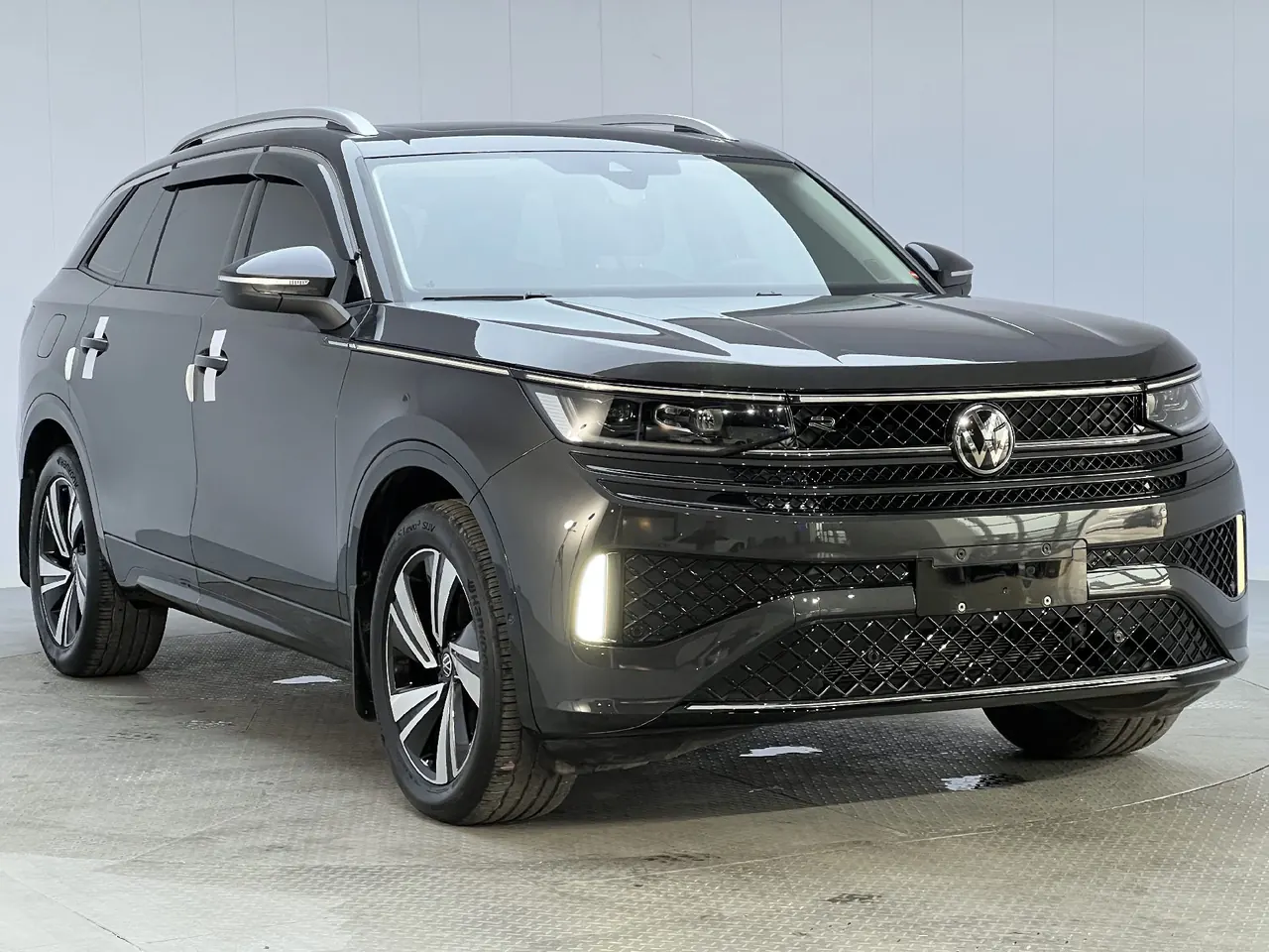 Volkswagen 2023 model tour R-Line 2.0TSI 380TSI four-wheel drive parade version automatic gear 3