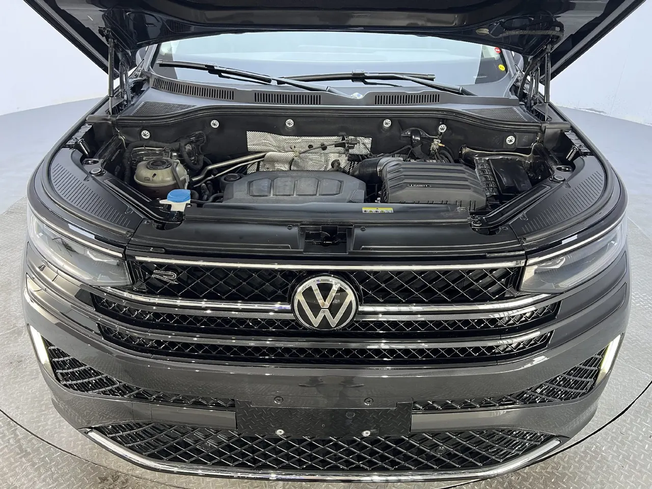 Volkswagen 2023 model tour R-Line 2.0TSI 380TSI four-wheel drive parade version automatic gear 8