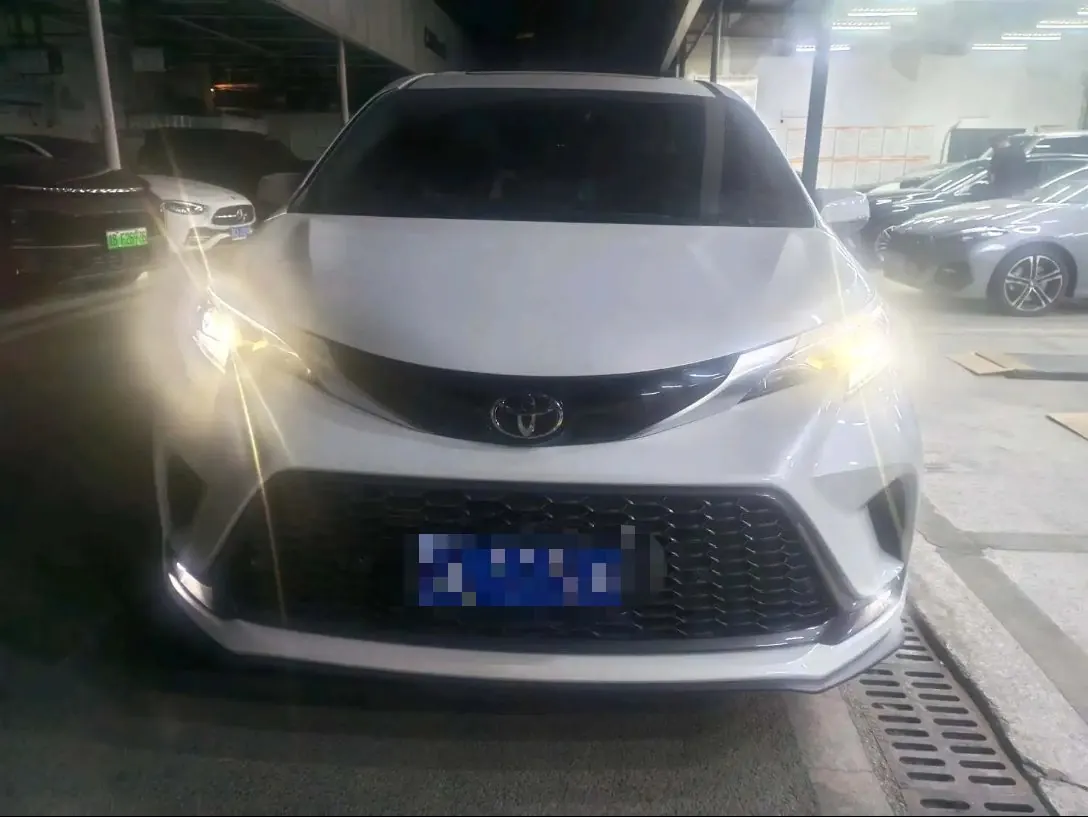 Toyota 2023 Grevia HYBRID 2.5 Stepless Premium PLUS Edition Automatic Gear 2