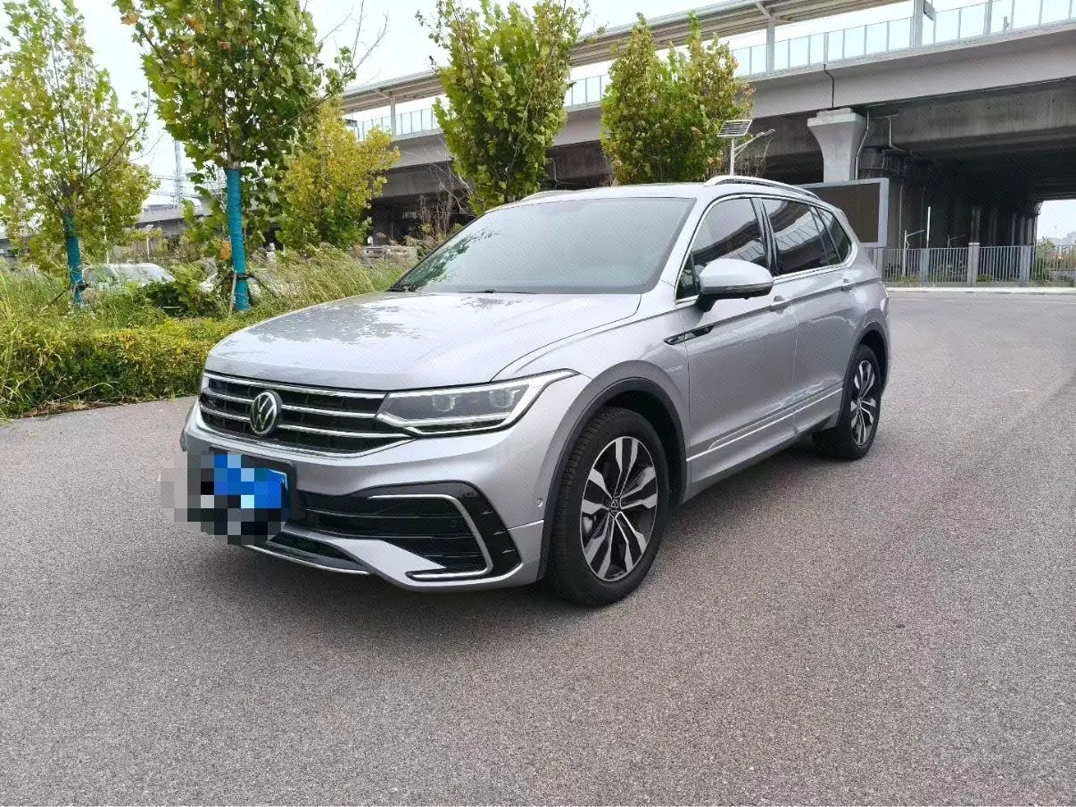 打开图片灯箱:Volkswagen 2022 Tiguan L R-Line 2.0TSI 330TSI Two-Drive R-Line Overdrive Automatic Gear