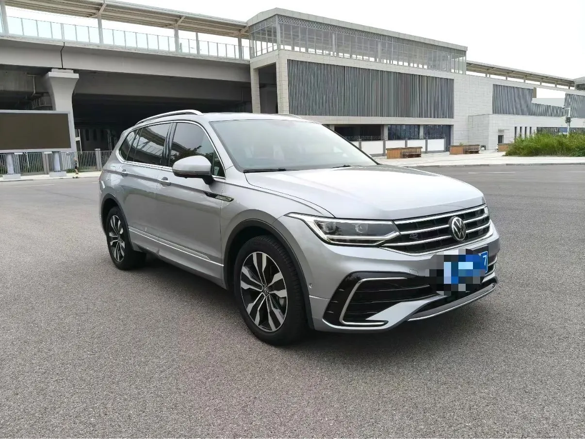 Volkswagen 2022 Tiguan L R-Line 2.0TSI 330TSI Two-Drive R-Line Overdrive Automatic Gear 2