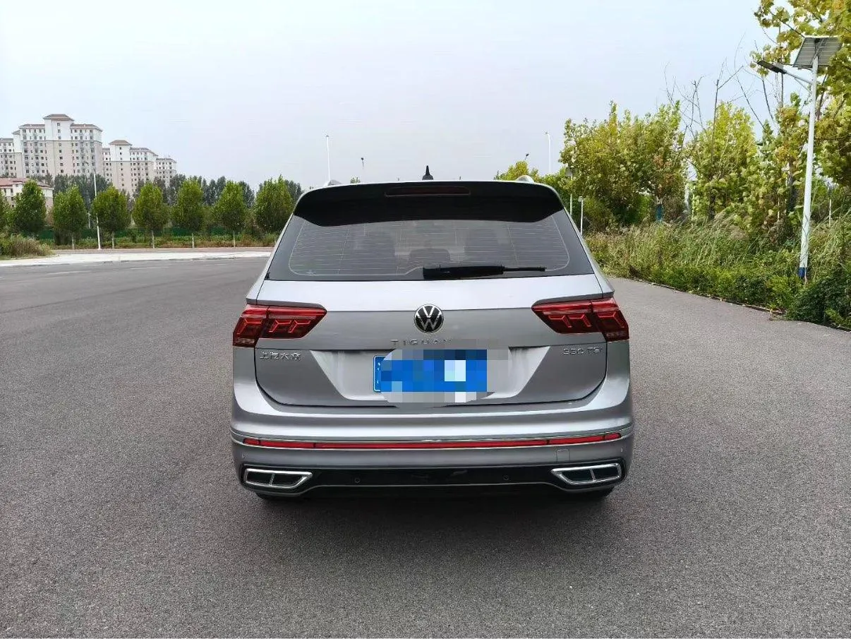 Volkswagen 2022 Tiguan L R-Line 2.0TSI 330TSI Two-Drive R-Line Overdrive Automatic Gear 3