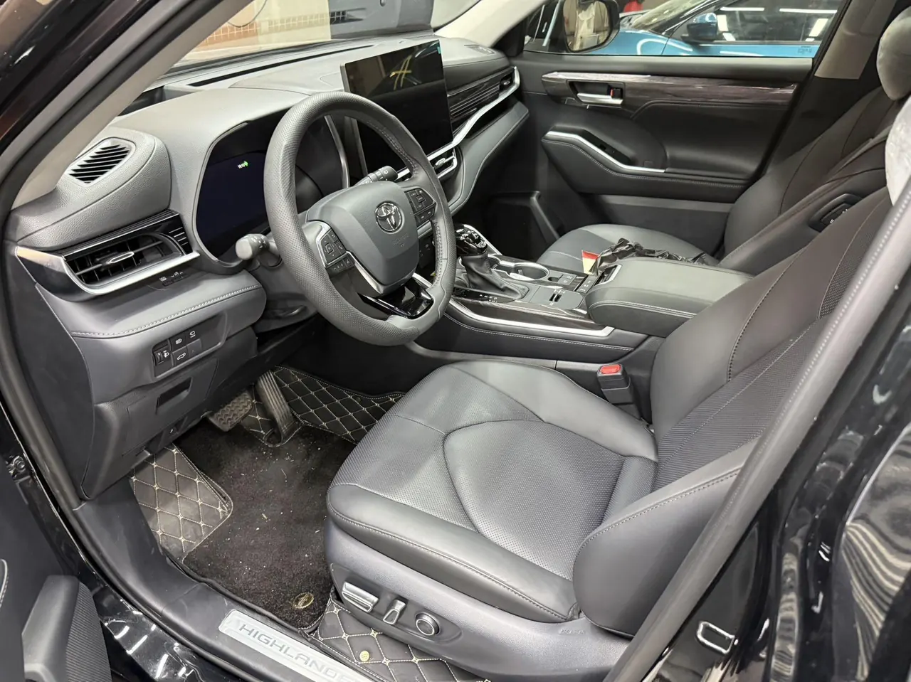 Toyota 2026 Highlander Dual Engine 2.5 Stepless Intelligent Electric Hybrid Four-wheel Drive Premium Edition 7-seat Automatic Transmission 2