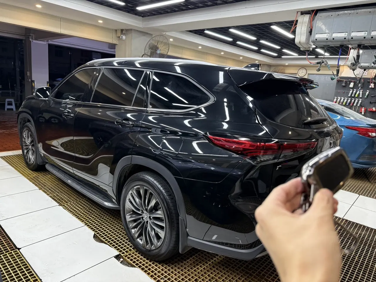 Toyota 2026 Highlander Dual Engine 2.5 Stepless Intelligent Electric Hybrid Four-wheel Drive Premium Edition 7-seat Automatic Transmission 4