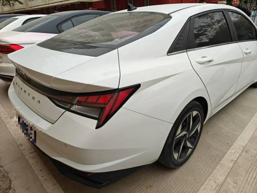 Hyundai 2022 Elantra -3-compartment 1.5 stepless LUX premium automatic gear 2