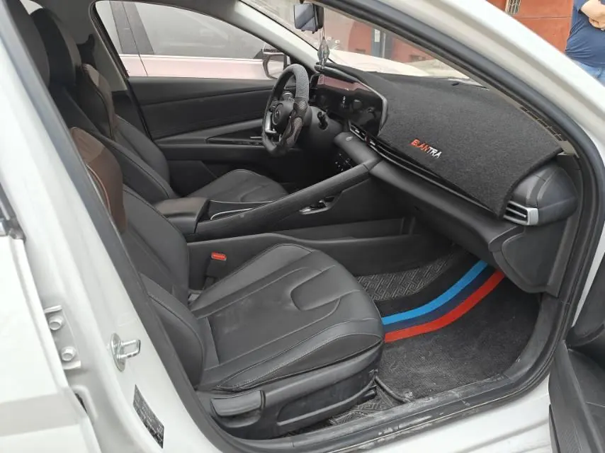 Hyundai 2022 Elantra -3-compartment 1.5 stepless LUX premium automatic gear 6