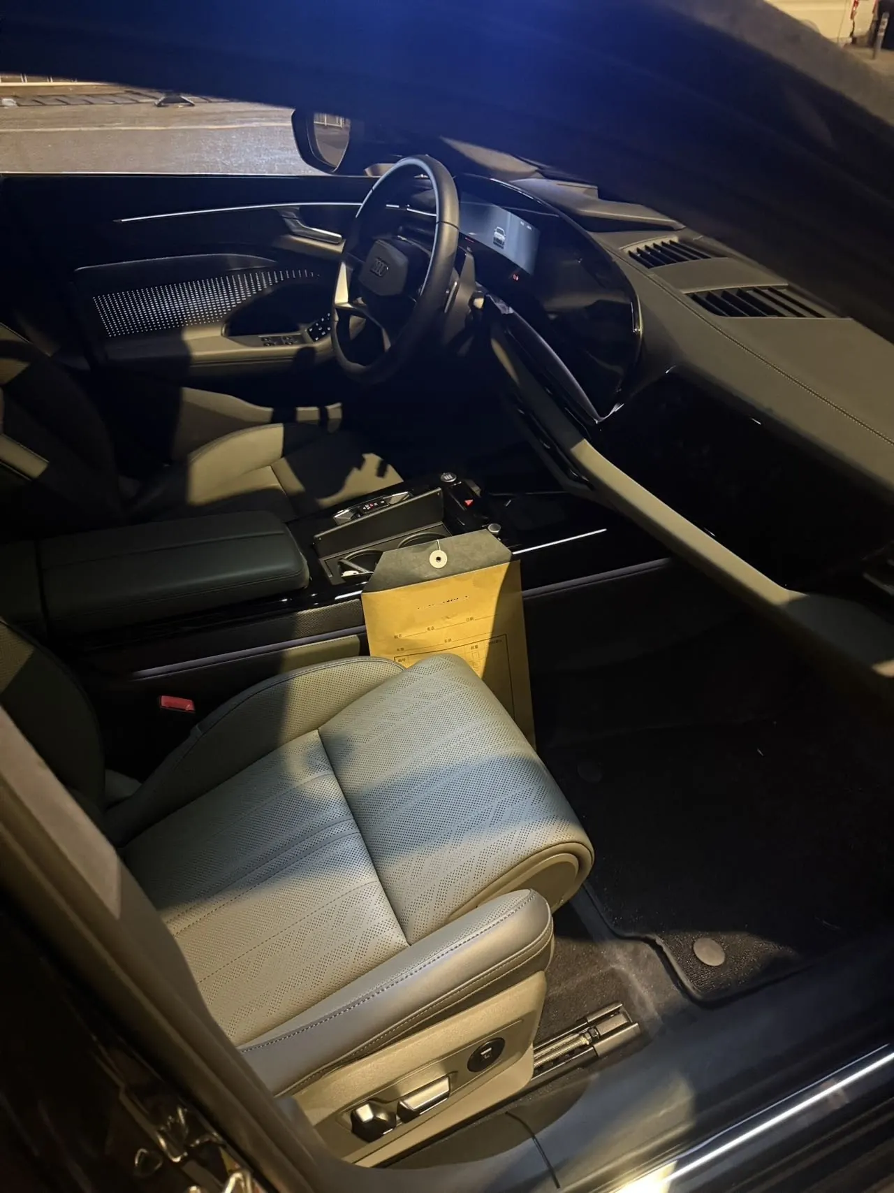 Audi 2026 A6L 2.0T Quattro Enjoy Elegant Automatic Gear 4
