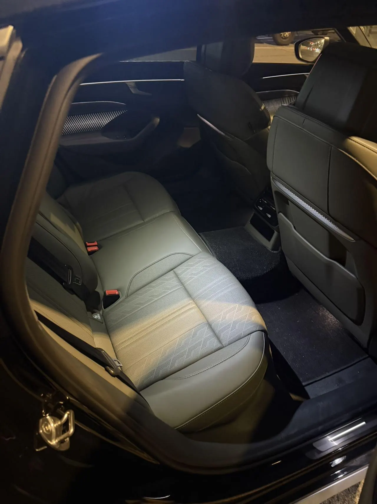 Audi 2026 A6L 2.0T Quattro Enjoy Elegant Automatic Gear 5