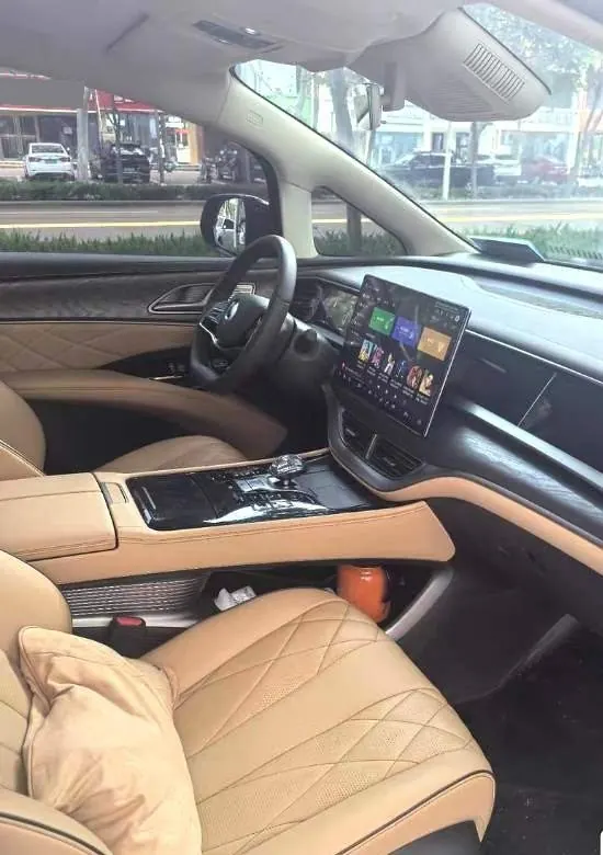 Denza 2024 Denza D9 DM-i 1.5T stepless 980 four-wheel drive distinguished automatic gear 3