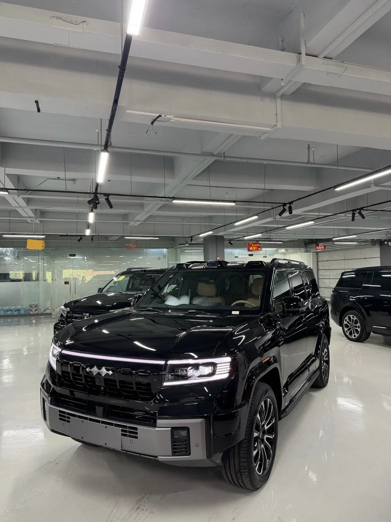 打开图片灯箱:FangChengBao 2026 Leopard 8 2.0T Stepless Flash Charge 7-seat Automatic Gear